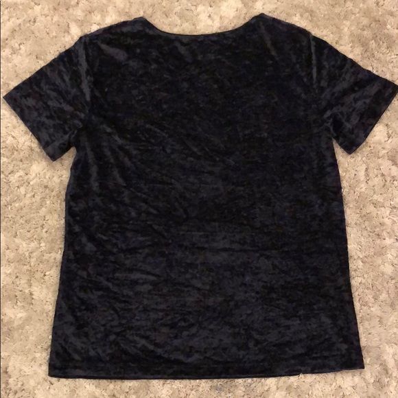 Vince. Black Crushed Velvet Top - Picture 4 of 7